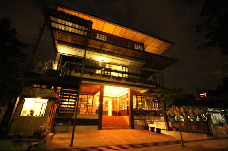 Triple Seven Bed & Breakfast Bandung Zewnętrze zdjęcie